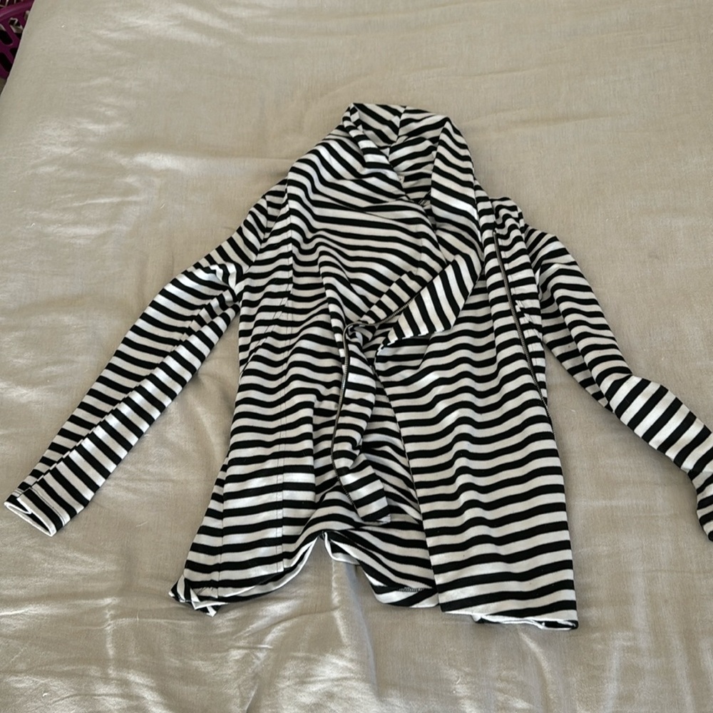 Black and white striped blazer with pockets sz s